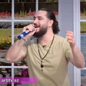 Ülvi Həsənli Instagram - Can ay Bakı🤘🤘
