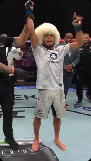 Umar Nurmagomedov Instagram - 🦅 Молодой орёл взлетает на вершину! 

@Umar_Nurmagomedov #UFCAbuDhabi 

@AbuDhabiEvents | #InAbuDhabi | @VisitAbuDhabi