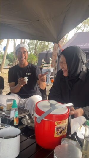 Umie Aida Instagram - Dah selalu sgt mu buat ceta mcm2 kat tv kan. Hari ini ku pulak create ceta percintaan tiga segi di pantai timur. Dilakonkan oleh @ermafatima , abu @lindarosa8 & bibik hanny.  Tajuk episod ini #buma