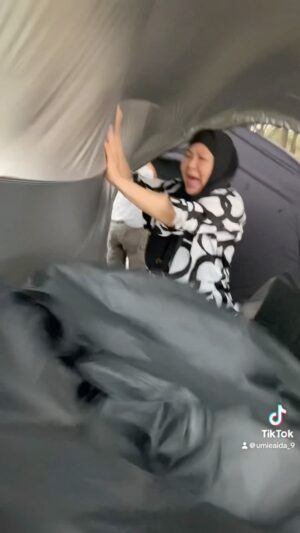 Umie Aida Instagram - Terbukti jenama LNT dome shelter padu.  Terima kasih @anbotstore  telah memberikan yg terbaik 👍 first day camping sudah teruji kepaduan dome 😂 #camping #domeshelter #lnt