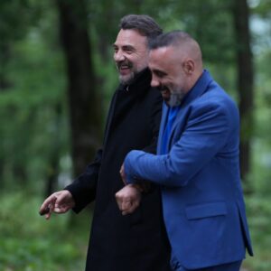 Umut Oğuz Instagram - Geç buldum çabuk kaybettim ama
Olsun;
Yol uzun daha çok buluşuruz.
Kalbi güzel, işine aşkla asılan bu kadar insanı bir araya toplamak ancak;
Yüreği adam,
Gönlü dergah birine nasip olurdu.
İyi ki varsın @oktaykaynarca 
Emeği geçen herkesin kalbinden öpüyorum.
Görüşmek üzere 🙏🏼
@benbucihanatv
Photos by @celebibariss