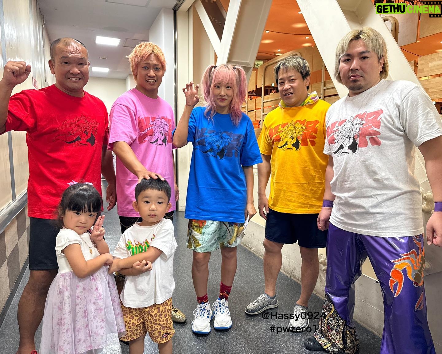 Unagi Sayaka - 4.9K Likes - 世界一可愛いセコンド🥹
みんながうなのTシャツ着てくれた🥹
セコンドはこれでしょ?って🥹🥹
わざわざ持ってきてくれてたことが泣ける🥹🥹🥹
ほんとに愛すべき先輩。
全員子分です🙆🏻♀️🙆🏻♀️🙆🏻♀️
#ウナギサヤカ
#火祭り