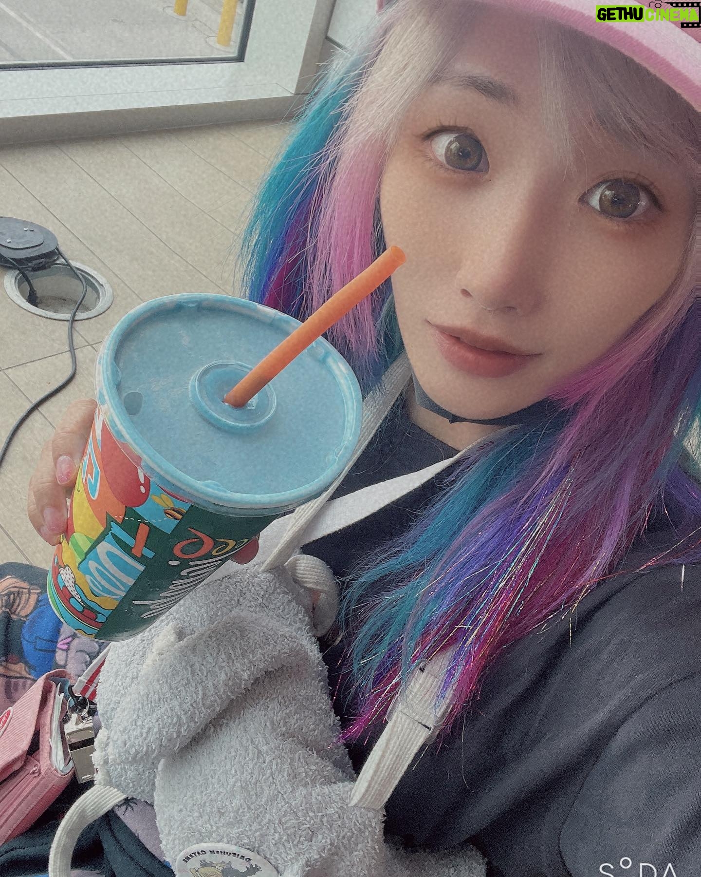 Unagi Sayaka - 4.9K Likes - Arrived in Los Angeles!
Drink a blue drink 🦖🔥
#losgyangeles
#sukeban
#histuma_bushi