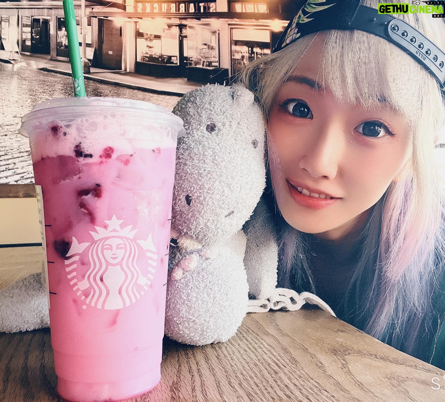 Unagi Sayaka - 4.2K Likes - stefan also loves dragon drinks.
#Gyan
#histuma_bushi
#unagisayaka
#ウナギサヤカ