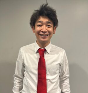 Unagi kazuHiro Instagram - 【2023年】

今年も1年ありがとうございました！
単独ツアー、47都道府県ツアー、海外1人旅、乳首アート個展、毛のアート個展、バイク旅など1年色々ありましたが、最後に１つ思い残してた事をやり終えました。

#パーマ
#年末パーマ
#年越しパーマ
#おまかせでパーマ
#パーマはあんまりおまかせでと言わないらしいということを知る
#目をつぶって頭触ると
#被ってないのにニット帽触ってるみたいな感じ
#よいお年を