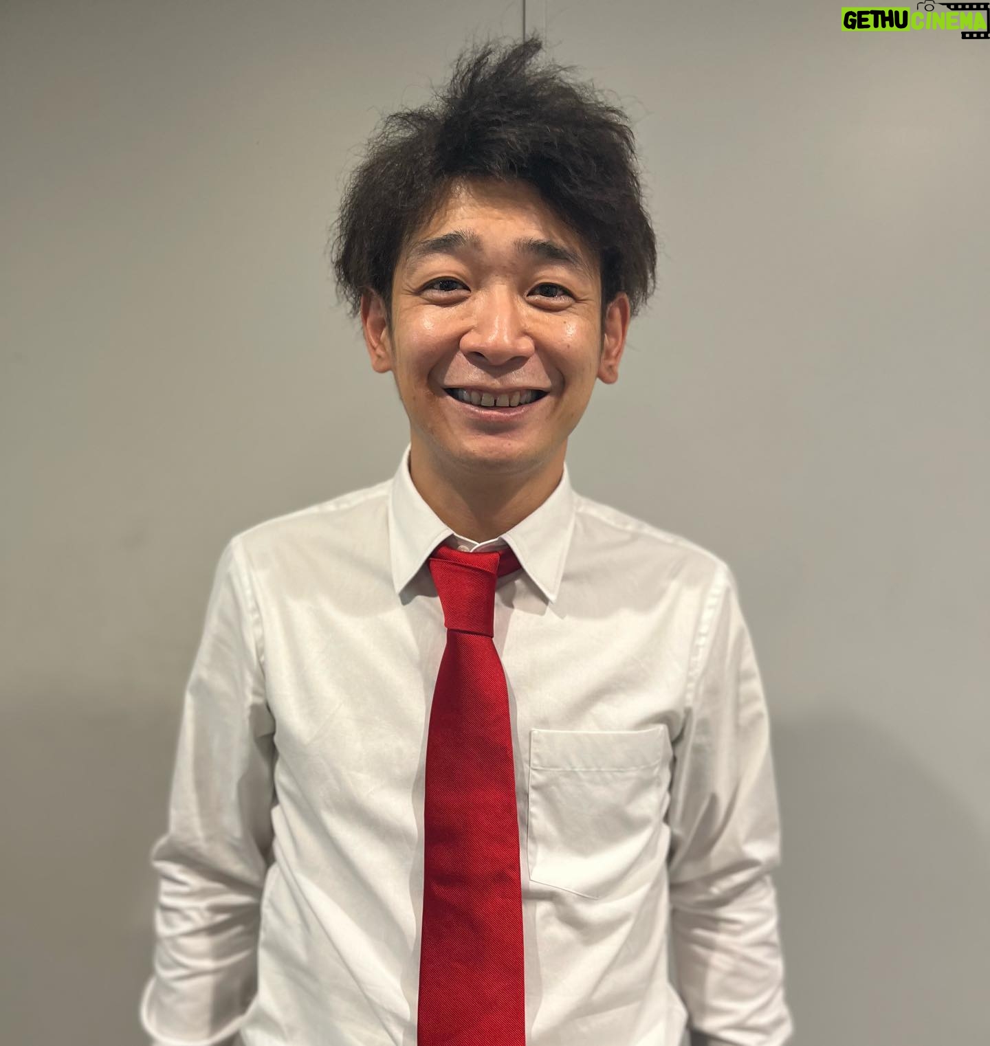 Unagi kazuHiro - 3.8K Likes - 【2023年】
今年も1年ありがとうございました!
単独ツアー、47都道府県ツアー、海外1人旅、乳首アート個展、毛のアート個展、バイク旅など1年色々ありましたが、最後に1つ思い残してた事をやり終えました。
#パーマ
#年末パーマ
#年越しパーマ
#おまかせでパーマ
#パーマはあんまりおまかせでと言わないらしいということを知る
#目をつぶって頭触ると
#被ってないのにニット帽触ってるみたいな感じ
#よいお年を