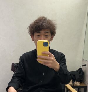 Unagi kazuHiro Instagram - 【2023年】

今年も1年ありがとうございました！
単独ツアー、47都道府県ツアー、海外1人旅、乳首アート個展、毛のアート個展、バイク旅など1年色々ありましたが、最後に１つ思い残してた事をやり終えました。

#パーマ
#年末パーマ
#年越しパーマ
#おまかせでパーマ
#パーマはあんまりおまかせでと言わないらしいということを知る
#目をつぶって頭触ると
#被ってないのにニット帽触ってるみたいな感じ
#よいお年を