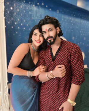Unika Ray Instagram - Let’s cherish the moments of love. Laughter and togetherness that make our bond unbreakable. 
 Happy Raksha Bandhan ♥️💫

#happyrakshabandhan #rakshabandhan #brothersisterlove #brother #sister #love #insta #festival #instalove #unikaray #varunray #instagood