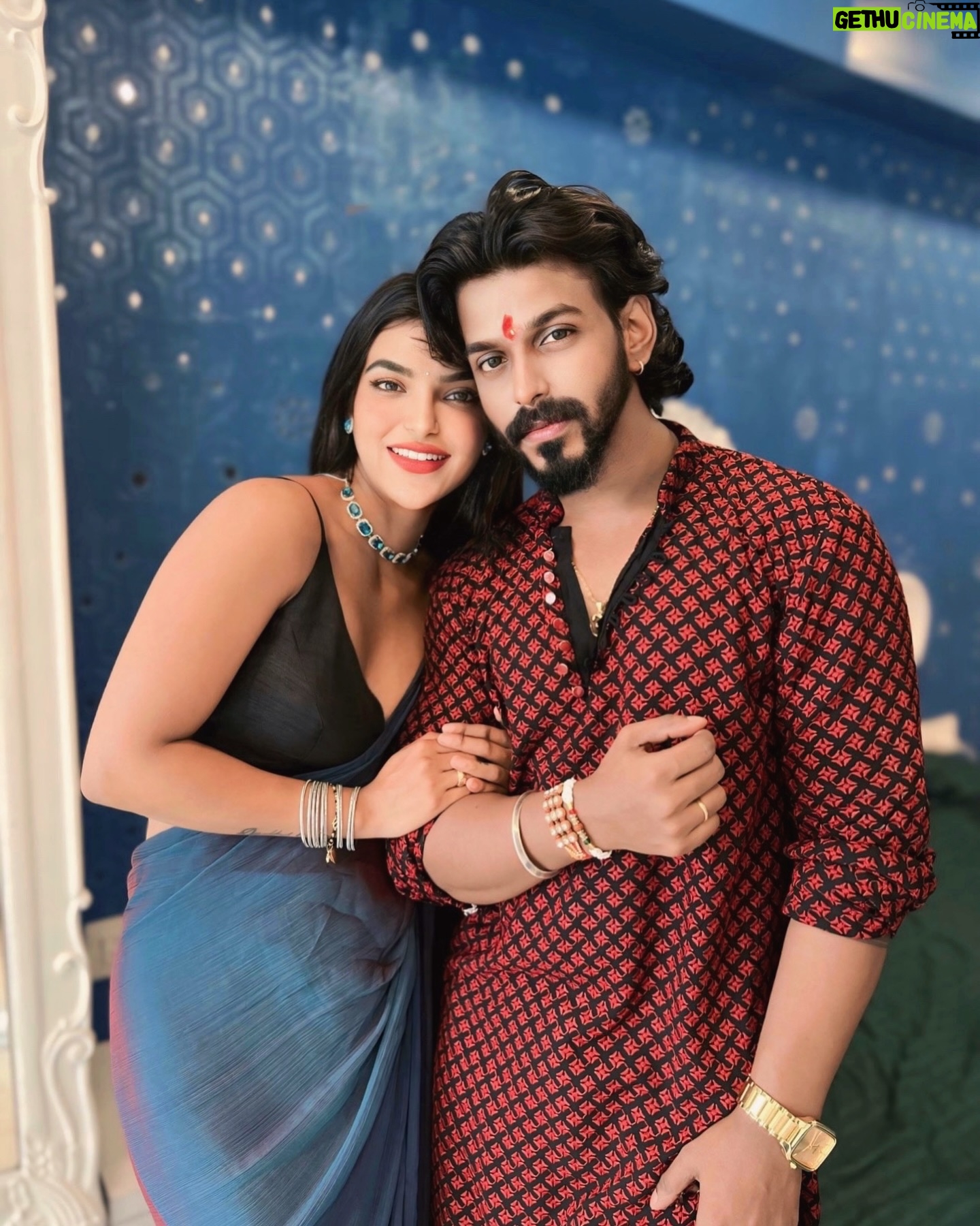 Unika Ray - 16.1K Likes - Let’s cherish the moments of love. Laughter and togetherness that make our bond unbreakable.
Happy Raksha Bandhan ♥️💫
#happyrakshabandhan #rakshabandhan #brothersisterlove #brother #sister #love #insta #festival #instalove #unikaray #varunray #instagood