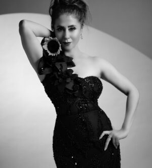 Urmila Matondkar Instagram - Unstoppable…kind of #stateofmind 🥰
What about all of you..?

#unstoppable #weekendvibes #blacknwhite #blacknwhitephotography 

Style : @kmundhe4442 
Outfit : @roopvatikaofficial
Jwellery : @rubans.in @oakpinionpr 
HMU : @vijaysharmahairandmakeup 
Photo: @vjsolankii 
@byou.in