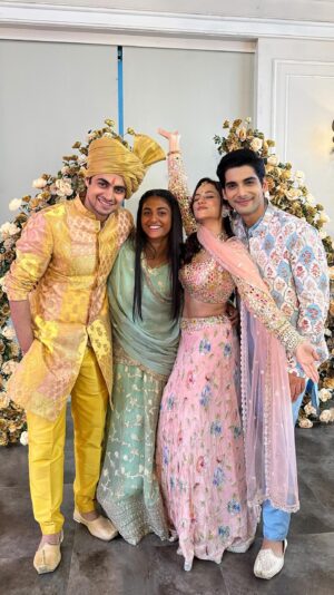 Urvashi Pardeshi Instagram - Grooving to the beat of 'Tauba Tauba' with my squad! 🕺 💃
#TaubaTaubaTrend #dancereels #trending #actors #dilkotumsepyarhua #explorepage #starplus