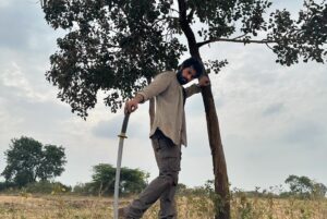 Utkarsh Sharma Instagram - Today marks one year of #Gadar2 … and I simply cannot thank all you guys enough for your love and blessings. Sharing some moments… swipe to see a surprise pic from Gadar 1 😜

Thanks to the entire cast, technicians and teams of ASP and ZEE for making it possible. 
@iamsunnydeol @simratkaur_16 @anilsharma_dir @manishwadhwa.in @anilsharmaprod @zeestudiosofficial @shariq_patel @shabinakhanofficial @mithoon11 @zeemusiccompany