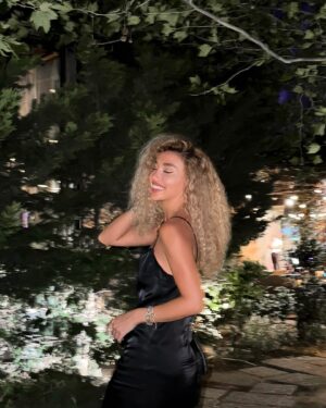 Üzel Kərimova Instagram - sorry not sorry ✨ 🖤