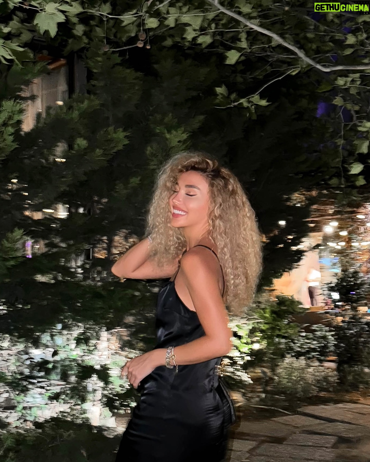 Üzel Kərimova - 21.7K Likes - sorry not sorry ✨ 🖤
