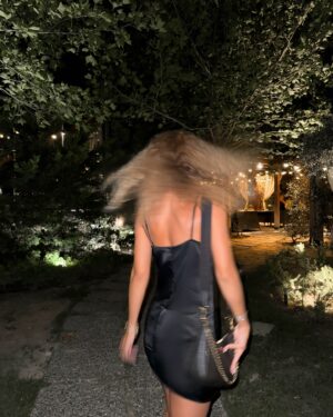 Üzel Kərimova Instagram - sorry not sorry ✨ 🖤