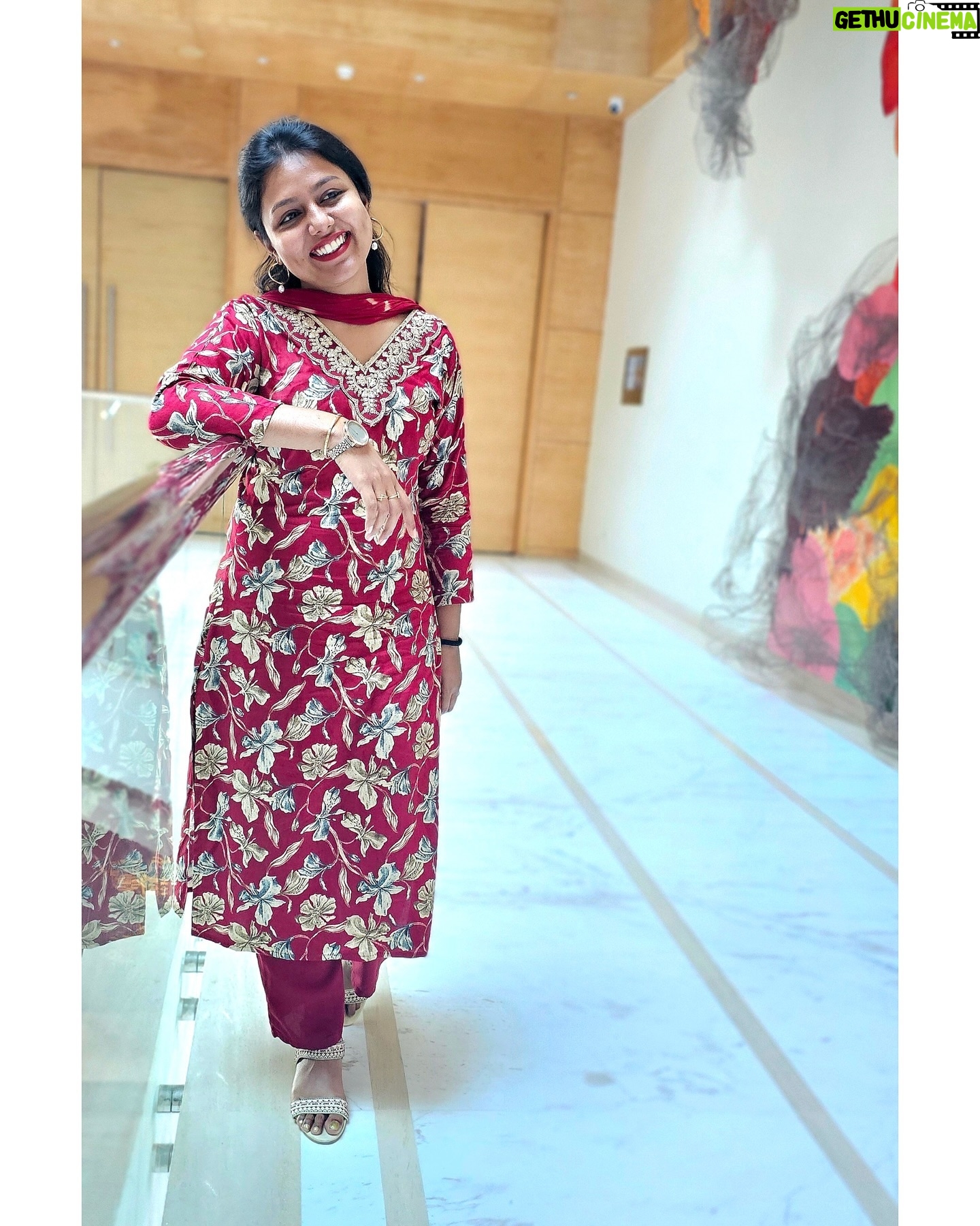 VJ Tara - 1.8K Likes - Marooned in style 😅✨🥰
.
.
.
.
.
Outfit: @srithithecouture
#instagood #instamood #instadaily #tuesdaythoughts #maroondress #ethnicwear #chennai #tamillove #tamilponnu