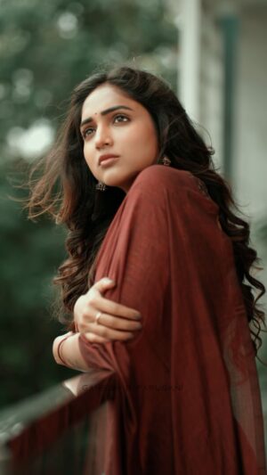 Vaishali Raj Instagram - ♥️
.
.
Shot by @ganesh_b_parugani 
Hair @vicky_hairstylist_official 
.
.
#love #saree #red #instagram #reelsinstagram #trending #happy #me #letters #waiting #lovestatus #whatsapp #reelitfeelit #loveletter #lovequotes #lovesongs #reelsgood #reelkarofeelkaro #exploremore #feelitreelit #vaishaliraj