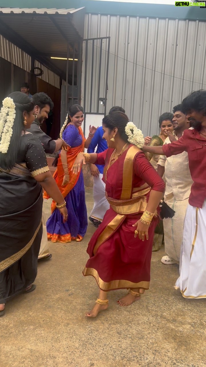 Vaishali Thaniga - 24.8K Likes - 💃🏻🙈💃🏻🙈 @vijaytelevision ❤️ Mr & Mrs chinnathirai behind the screen 😂
Break time is always “ reels time “ for us 🙈 while shooting this video we had so much of fun n laughter 😍 Even though we all didn’t dance with proper coordination , sometimes these kind of dance will give you beautiful memories for lifetime ❤️🫰🏻
@sathya.dev
@indraja_sankar17
@dr.thodarvom_karthick
@nanjilvijayan
@actor_kottachi
@anjali_manasvi