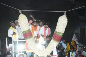 Vaishnav Tej Instagram - పిఠాపురం నియోజకవర్గం యు కొత్తపల్లిలో వైష్ణవ్ తేజ్ రోడ్ షో... బ్రహ్మరథం పట్టిన ప్రజలు

#PawanKalyanWinningPithapuram #PawanKalyan #Pithapuram #VoteForGlass