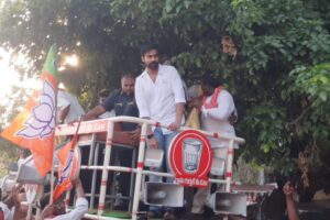 Vaishnav Tej Instagram - పిఠాపురం నియోజకవర్గం యు కొత్తపల్లిలో వైష్ణవ్ తేజ్ రోడ్ షో... బ్రహ్మరథం పట్టిన ప్రజలు

#PawanKalyanWinningPithapuram #PawanKalyan #Pithapuram #VoteForGlass
