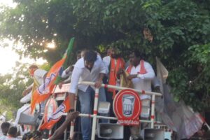Vaishnav Tej Instagram - పిఠాపురం నియోజకవర్గం యు కొత్తపల్లిలో వైష్ణవ్ తేజ్ రోడ్ షో... బ్రహ్మరథం పట్టిన ప్రజలు

#PawanKalyanWinningPithapuram #PawanKalyan #Pithapuram #VoteForGlass