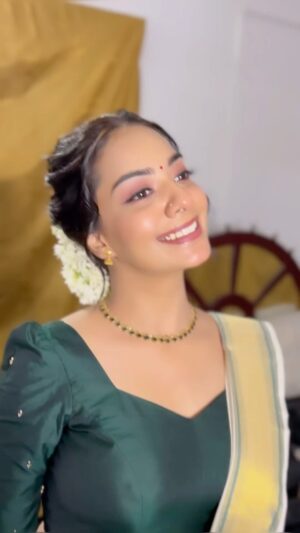 Vaishnavi Venugopal Instagram - Thank you, @aishwaryakarayilofficial for the stunning makeup, and @drapewithkp for draping me in perfection! ♥️
