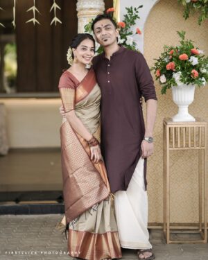 Vaishnavi Venugopal Instagram - I had to use all my charm to get these poses out of my hubby..he’s still wondering why he agreed to this 😂
The real embarrassing ones are saved for later 🦦
@raghavnandakumar