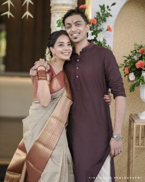 Vaishnavi Venugopal Instagram - I had to use all my charm to get these poses out of my hubby..he’s still wondering why he agreed to this 😂
The real embarrassing ones are saved for later 🦦
@raghavnandakumar