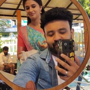 Vaishu Sundar Instagram - நிழலா உன் கூட நானே ....
#azhar#vaishu#love