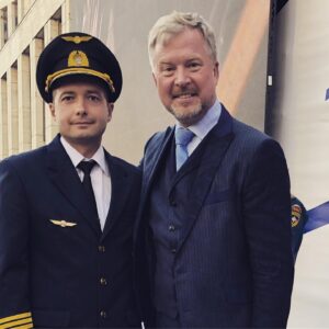 Valdis Pelšs Instagram - Всех с праздником! Днём флага и настоящих героев!