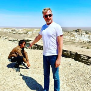 Valdis Pelšs Instagram - Всю Узбекскую экспедицию за нами ходил какой-то мужик. Оказалось это наш оператор Никита Розов!