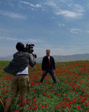Valdis Pelšs Instagram - Я вас настиг! Какой я молодец! («Слуга двух господ») Охота за маками по всему Узбекистану завершилась в нашу пользу