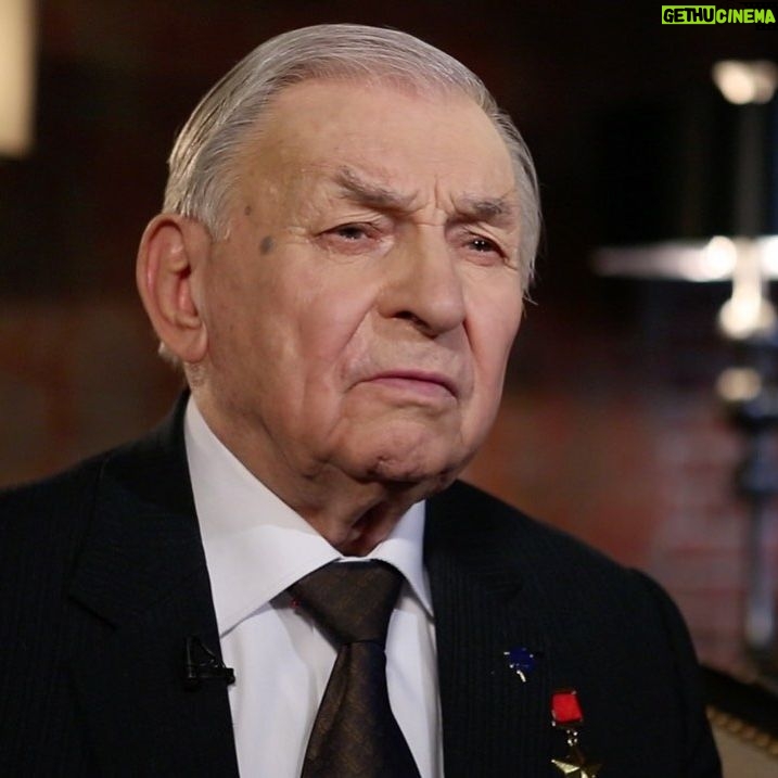 Valdis Pelšs - 1.8K Likes - Сегодня Василию Васильевичу Решетникову 101 год! 307 боевых вылетов, дважды покидал горящую машину далеко за линией фронта и всегда выходил к своим! Бомбил Берлин летом 1942, Герой Советского Союза, генерал-полковник авиации. А ещё и один из героев двух наших фильмов. Поздравляем и гордимся знакомством с вами! Будьте здоровы и счастливы!