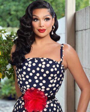 Valentina Instagram - It was a complete honor getting to celebrate #LatinXHeritageMonth with the @lalgbtcenter family. Thank you @pfpicardi & @oliver_dg for honoring me but most importantly for highlighting our #LGBTQ #LatinX community of Los Angeles with your #Queerce festivities! It was an evening I will hold in my heart for years to come. This evening would have not been made possible without the magic of @runwithjo & the entire @carolinaherrera team, the talent of @hisvintagetouch with my hair, and of course my management team @zodiacentertainment. 

-

Fue un honor celebrar el #MesDeLaHerenciaHispana con la familia del centro #LGBT de Los Ángeles. Gracias a @pfpicardi y @oliver_dg por honrarme y destacar a nuestra comunidad latina con este lindo evento. Quiero también públicamente darle gracias a toda el equipo de #CarolinaHerrera por vestirme, a mi querido @hisvintagetouch por mi lindo pelo, y a mi equipo de management, @zodiacentertainment, por cuidar de cada detalle. Esta noche la llevaré en mi corazón por el resto de mi vida.