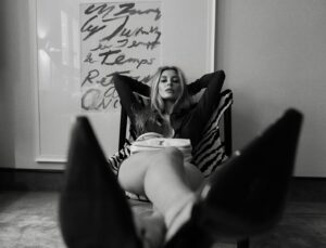 Valentina Hites Instagram - Hitchcock 🤍🤍🤍 @ysl