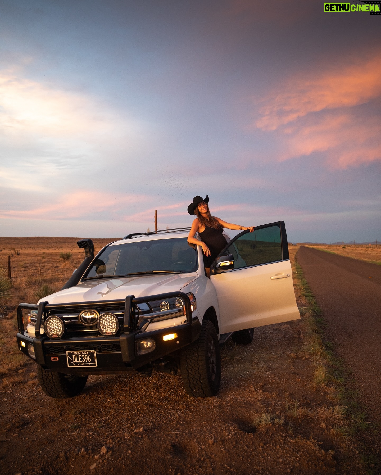 Valentine Thomas - 4.1K Likes - Babymoon in Marfa. I guess I’m real Texas now 🤠
📷 by my talented hubby @danielf86