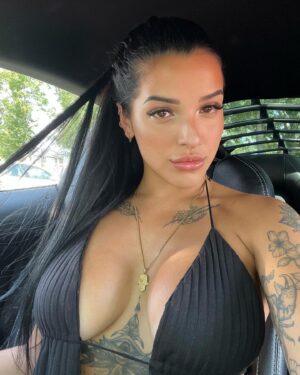 Valerie Bragg Instagram - Car selfies >