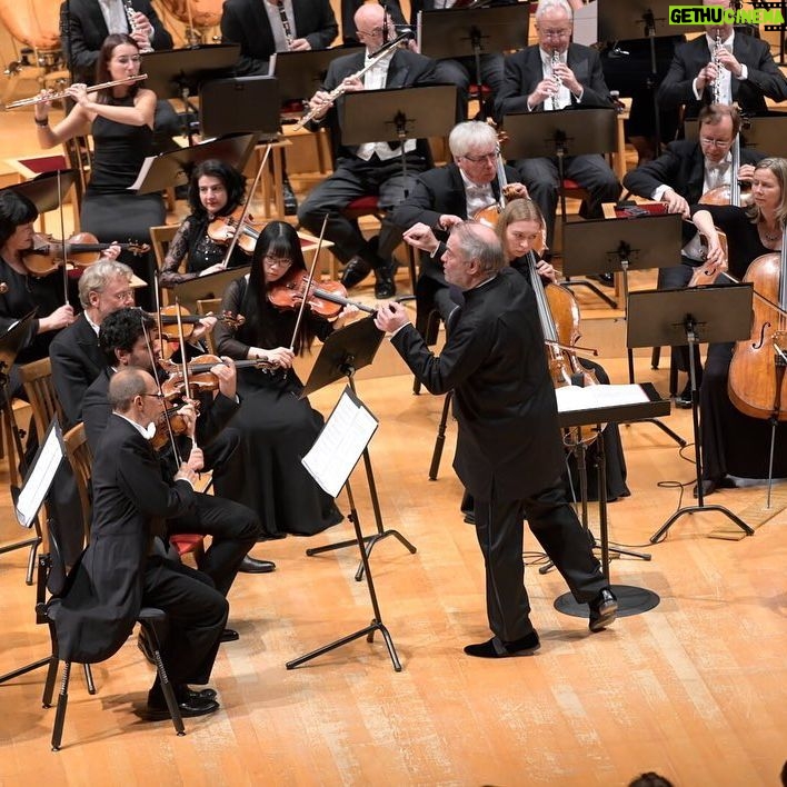 Valery Gergiev - 3K Likes - 👏Валерий Гергиев и Всемирный оркестр мира выступили вчера в Концертном зале Мариинского театра, сегодня проведут концерт в Москве в концертном зале «Зарядье». В программе: Шестая симфония Бетховена и Девятая симфония Шуберта.
⠀
📷 © В. Барановский
⠀
❗️Всемирный оркестр мира создан выдающимся дирижёром сэром Георгом Шолти, убеждённым в «уникальной силе музыки как посланца мира», в 1995 году для выступления в честь 50-летия ООН. С 1997 коллективом руководит Валерий Гергиев. В оркестре - лучшие музыканты из 40 стран, из более чем 70 музыкальных коллективов.
В 2010 году оркестр получил звание «Артист ЮНЕСКО за мир». Маэстро Гергиев удостоен такого же звания в 2003 г.