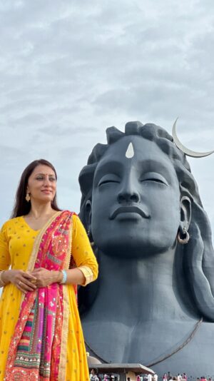 Vandana Lalwani Instagram - This birthday was the most special one I’ve ever had. Celebrating at the Isha Yoga Center in Coimbatore, surrounded by the peaceful Velliangiri Hills, felt like a dream come true. Visiting the mesmerizing Adiyogi, nestled in the serene hills, brought a deep sense of calm. But there’s so much more to this place.

The presence of Devi during the Abhishekam filled me with a joy I can’t describe. Linga Bhairavi Devi, with her powerful energy, drew me in completely. The Klesh Nashana Kriya, an aura-cleansing ritual at her abode, left me feeling deeply refreshed.

Every moment was special—from the Satvik meals in the Bhiksha Hall to the peaceful time spent with the gentle cows at the Gaushala. The whole day was pure beauty and grace. I couldn’t have asked for a better way to celebrate, and I can’t wait to return ♥️🙏

🎥 @notso_akshat 
✍️ @indresha111 

#reelsinstagram #reelsindia #adiyogi #ishaashram #shiv #shiva #vandanalalwani #birthday #coimbatore #sadhguru #birthdaycelebration #rudraksha