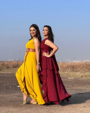 Vandana Lalwani Instagram - Happy Birthday to my Twinning friend ♥️♥️ 
coz we are same same but different 🤪🤪 (swipe to witness@our madness)
Have a great birthday & may our friendship grow stronger with every year 🤝

#friend #bff #bffgoals #instapic #twinning #jaswirkaur #vandanalalwani