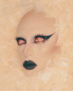 Vander von Odd Instagram - Puff, puff, pass 💨 
Self Portrait 
Eyes/Lips @sugarpill 
Contour/Blush/Highlight @fabeyonc_e Palette by @rubymaycosmetics 
Base @dermablendpro