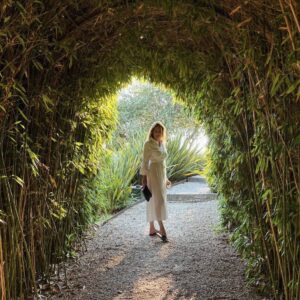 Vanessa Demouy Instagram - douceur d une soirée d été au @domainedesandeols #luberon #ete #serenite #repos