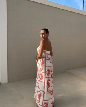 Vanessa Martins Instagram - 5 dias 4 looks 😂 o look do primeiro dia não fotografei, sorry. 
Mas estes são looks que me fizeram sentir sempre bonita na hora de ir jantar fora. 
1o, 2o, 3o @siennainspo sempre com muita presença no meu armário de vacaciones 
E o último conjunto da @ummer_collection que foi um sucesso também. 
Passeei por Formentera com marcas Portuguesas que tanto adoro 🥰

Qual é o vosso preferido?