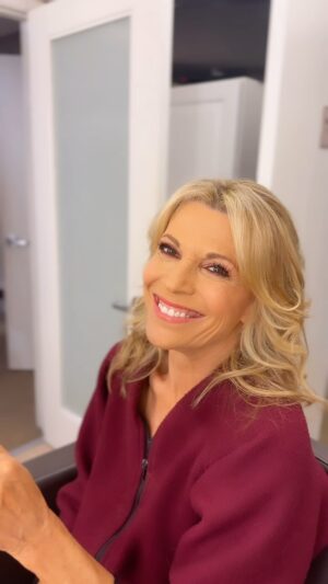 Vanna White Instagram - All dolled up and ready to go!💄#Season42 @wheeloffortune