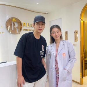 Varodom Khemmonta Instagram - ช่วงนี้งานหนักเลยครับทุกคน ผมเลยขอให้คุณหมอ @annaphianthanaphak คนสวย มาดูแลหน้าผมหน่อย กลัวหายหล่อ เดี๋ยวพวกเธอไม่รักชั้น
#OLIGIO #올리지오 #리프팅레이저 #연예인리프팅 #해외셀럽리프팅 #리프팅추천