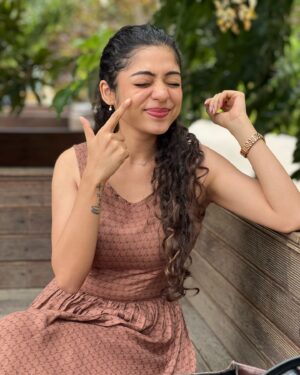 Varsha Bollamma Instagram - The minute someone starts clicking my pics, my fingers automatically does this - ✌🏻😭✌🏻
What does it mean? -