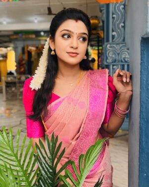 Varshini Suresh Instagram - Love from Abi 🫶🏼 #neenaankaadhal 

#vijaytv #neenaankadhal #love #saree #serial #serialactress #actress #trendingnow #viral #explorepage #explore #trending #abi #varshinisuresh #konjummainakale #happy #smile #dream #actor #fashion #fashionista #instagood #instagram #insta