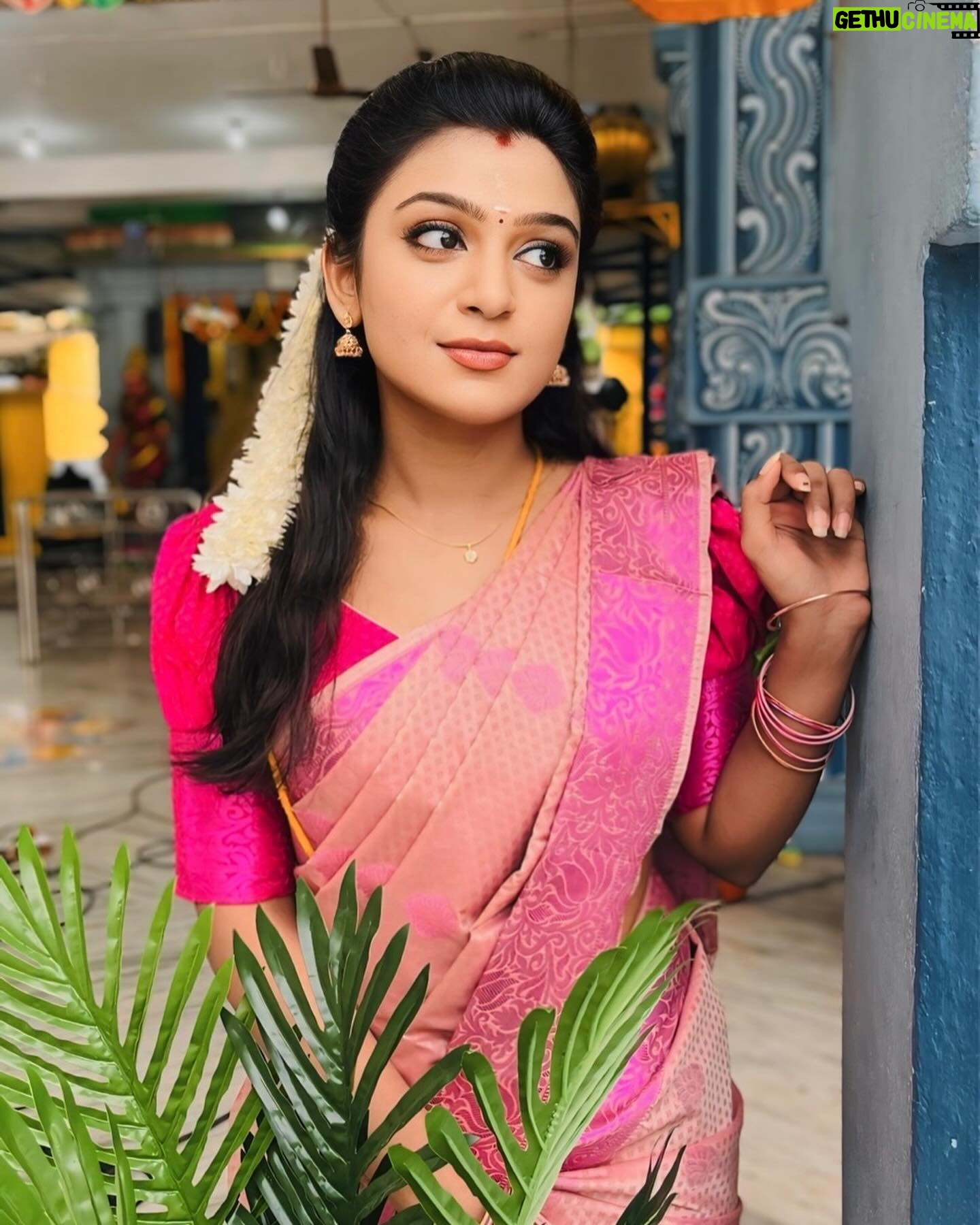 Varshini Suresh - 13.2K Likes - Love from Abi 🫶🏼 #neenaankaadhal
#vijaytv #neenaankadhal #love #saree #serial #serialactress #actress #trendingnow #viral #explorepage #explore #trending #abi #varshinisuresh #konjummainakale #happy #smile #dream #actor #fashion #fashionista #instagood #instagram #insta