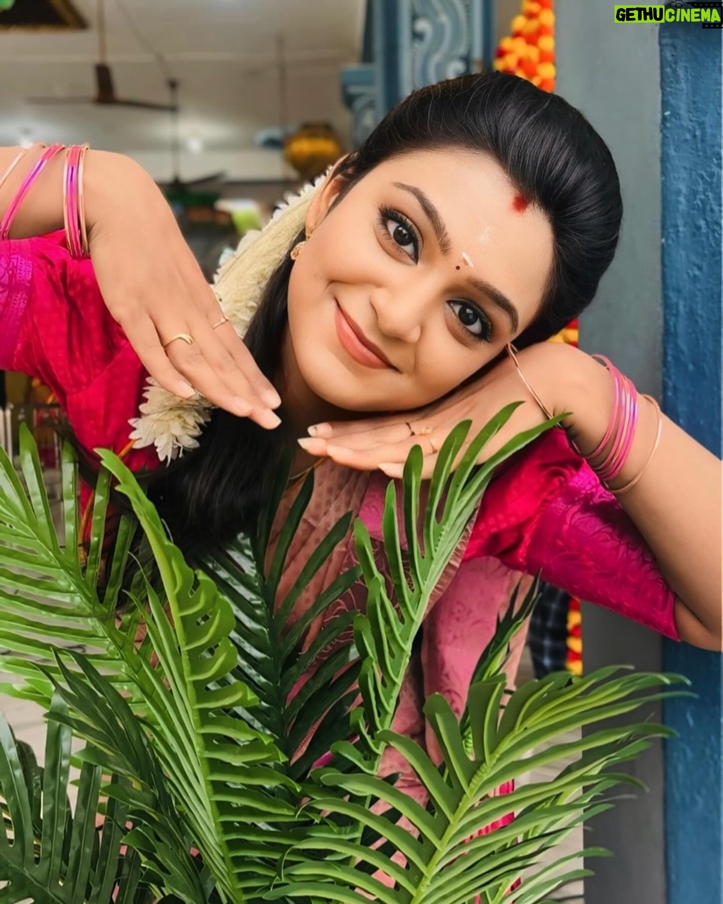Varshini Suresh - 13.2K Likes - Love from Abi 🫶🏼 #neenaankaadhal
#vijaytv #neenaankadhal #love #saree #serial #serialactress #actress #trendingnow #viral #explorepage #explore #trending #abi #varshinisuresh #konjummainakale #happy #smile #dream #actor #fashion #fashionista #instagood #instagram #insta