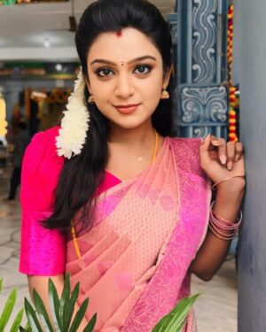 Varshini Suresh Instagram - Love from Abi 🫶🏼 #neenaankaadhal 

#vijaytv #neenaankadhal #love #saree #serial #serialactress #actress #trendingnow #viral #explorepage #explore #trending #abi #varshinisuresh #konjummainakale #happy #smile #dream #actor #fashion #fashionista #instagood #instagram #insta